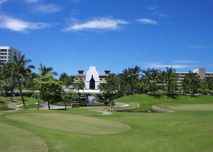 Hotel with Tennis: The Grand Mayan Acapulco